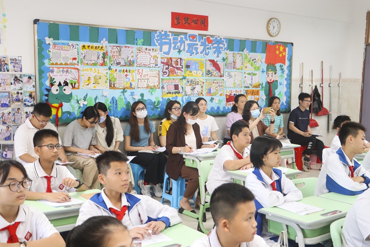 图1：听课现场.jpg