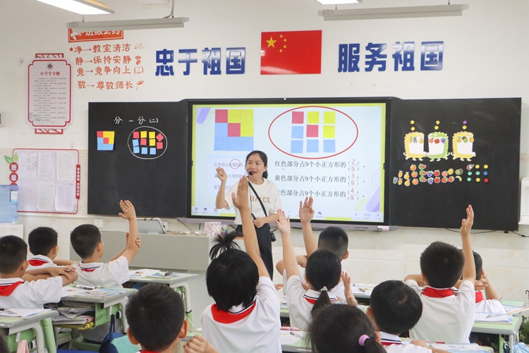 图4：王瑾老师上《分一分（二）》.jpg