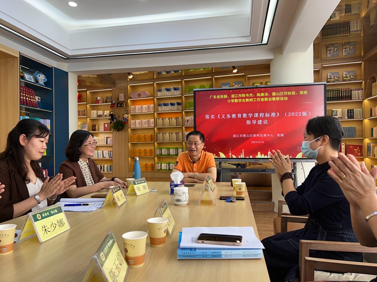 图12：郑校长做总结发言.jpg