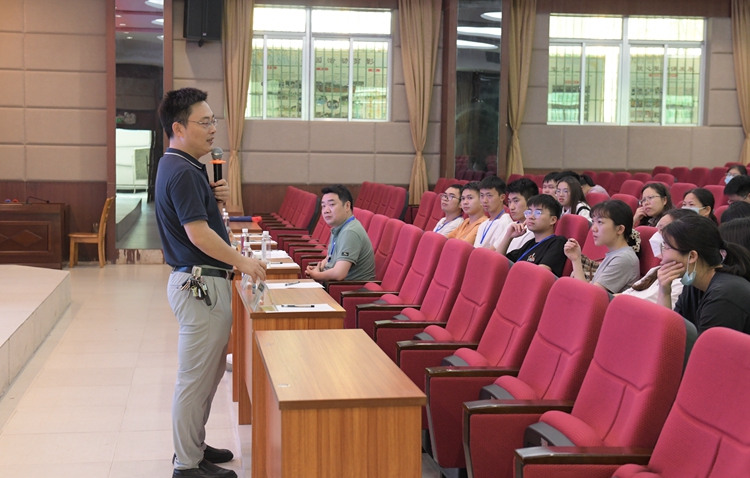 12.王德军主任分享讲座.jpg