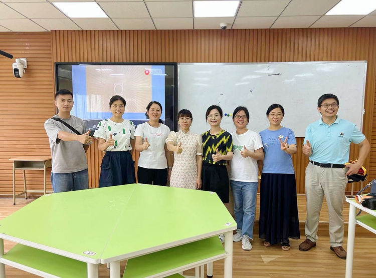 图7-负责本次活动的教师合影.jpg