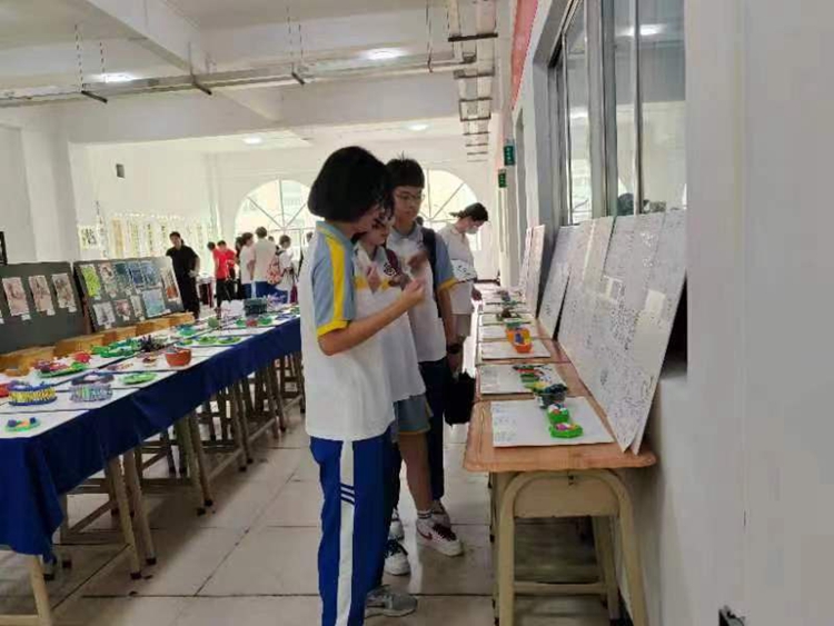 图13：生物模型展出.jpg