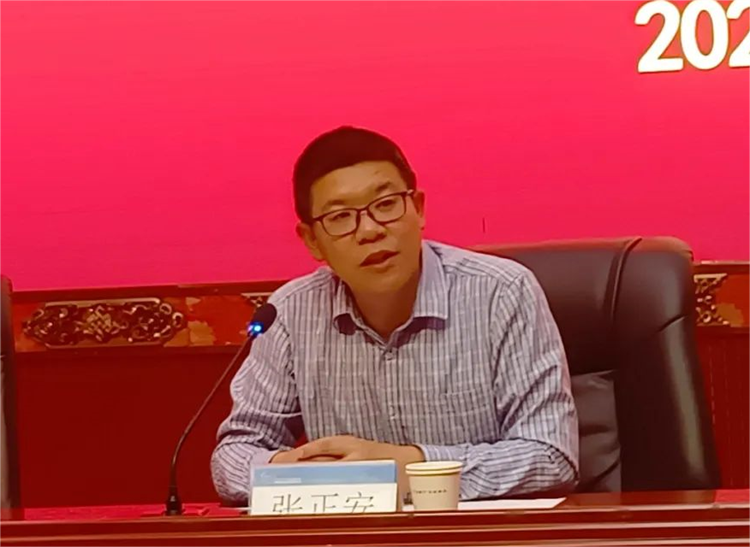 02 林芝市教育局党组副书记、副局长张正安致辞.png