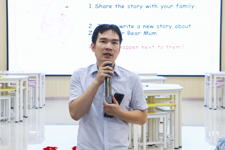 图4：小学部李鹏程老师对执教内容进行点评.jpg