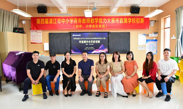 图3：出席比赛的部分评委老师.JPG