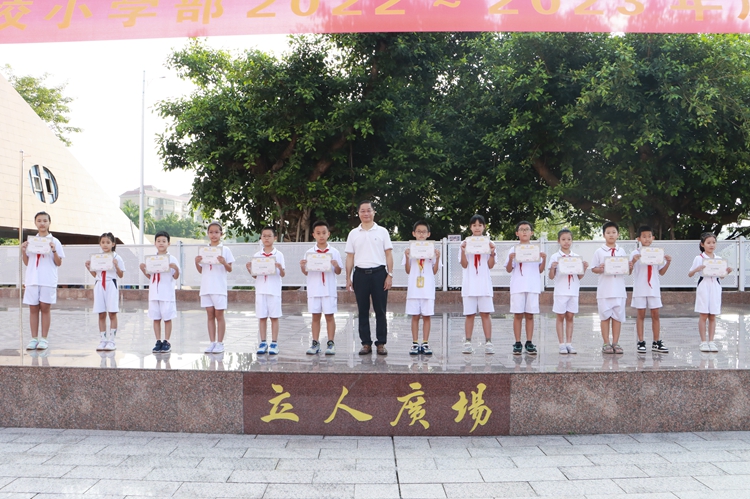 图4：原三年级特等奖.jpg
