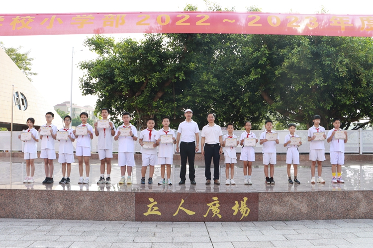 图8：一等奖、二等奖获奖代表.jpg