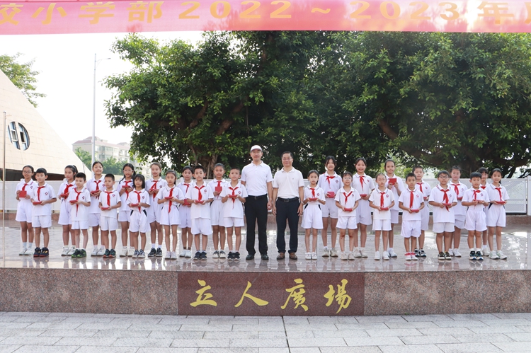 图10：《木兰辞》表演人员.jpg