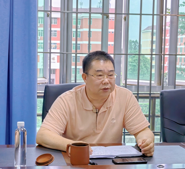 7.杨耀明总顾问总结会议.jpg