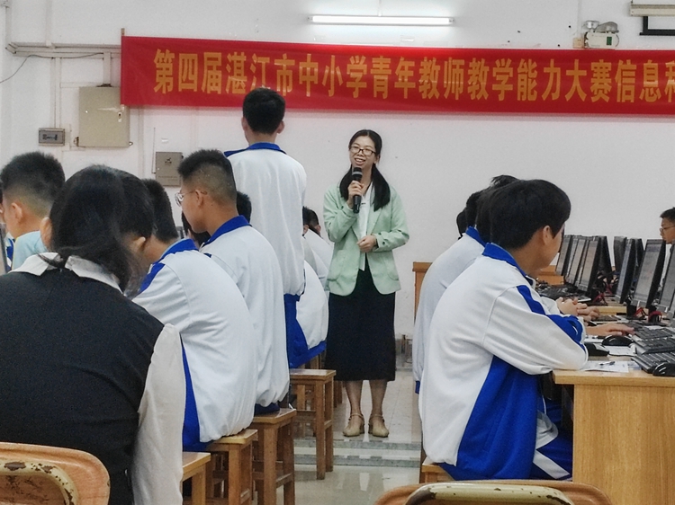 图11：邓志梅老师现场授课.jpg