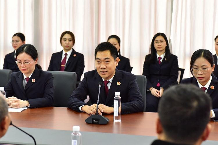 图3.赤坎区检察院黎晓林主任讲话.JPG