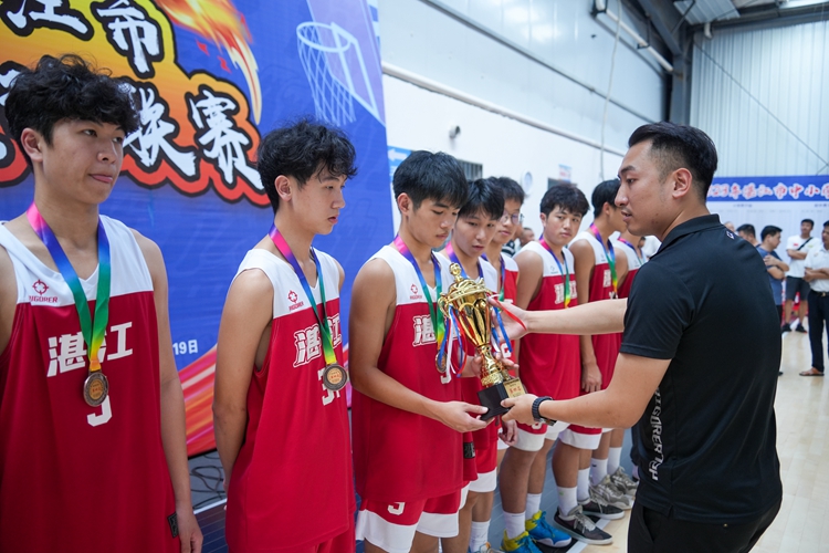 图十：湛江市篮球协会颁奖.jpg