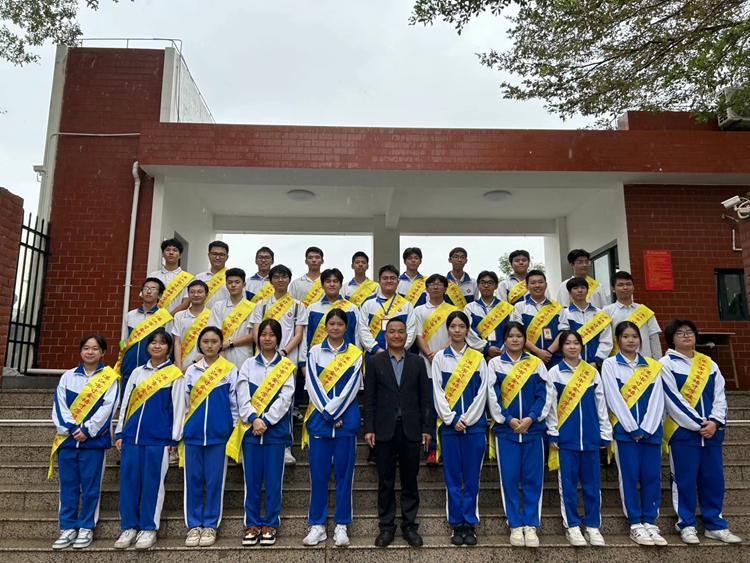 1.蓄势待发的志愿者.jpg