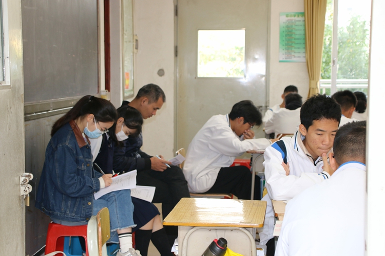 图六：听课现场3.jpg