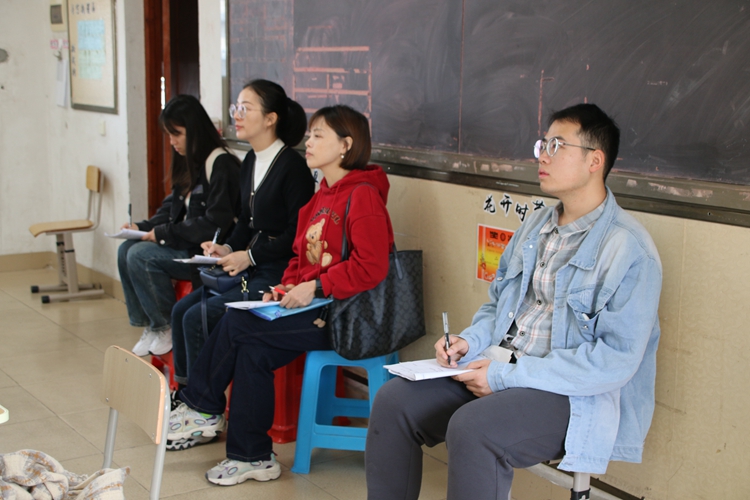 图六：听课现场4.JPG