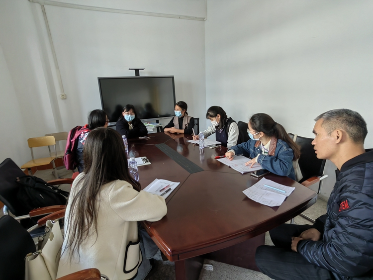 图七：各学科组交流经验.jpg