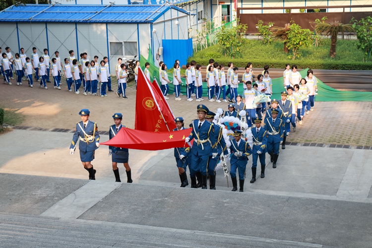 （3）活动开始，拾级而上.JPG