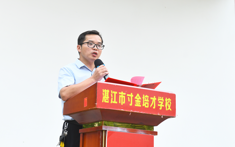 李耿强副主任宣读表彰名单.png