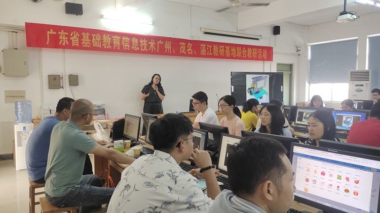 14.张璐老师授课.jpg