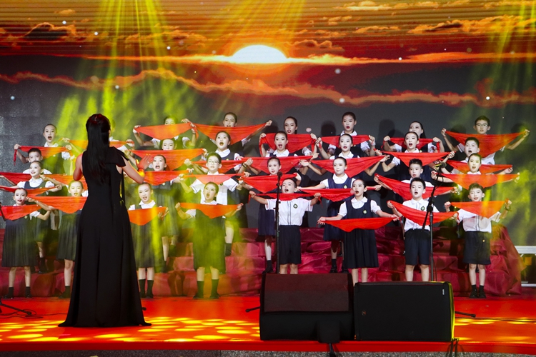 图10：合唱团精彩演唱.jpg