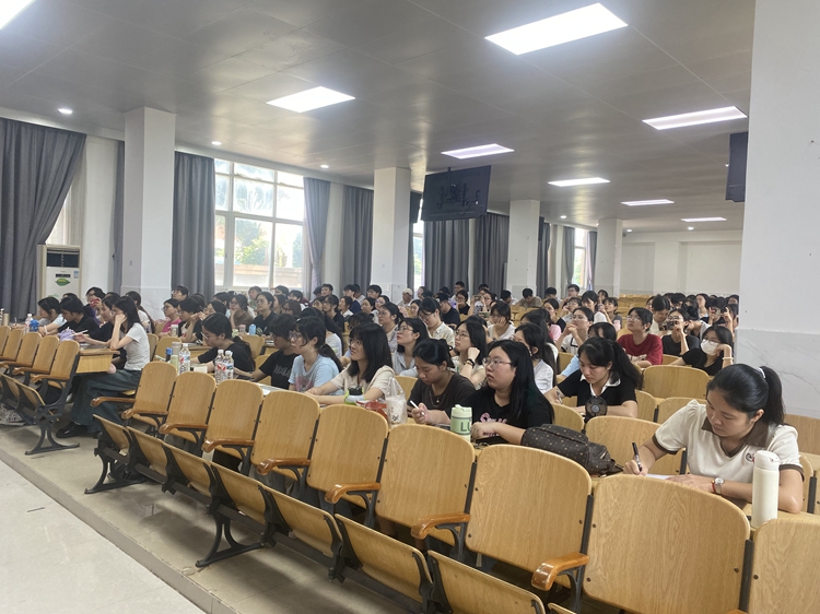 图片1 ：师范生见习活动.jpg