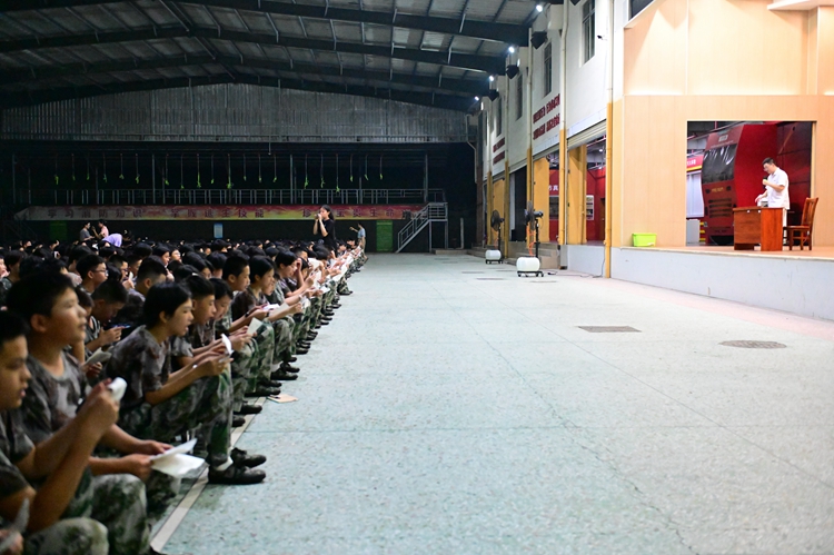 8.学唱校歌.JPG