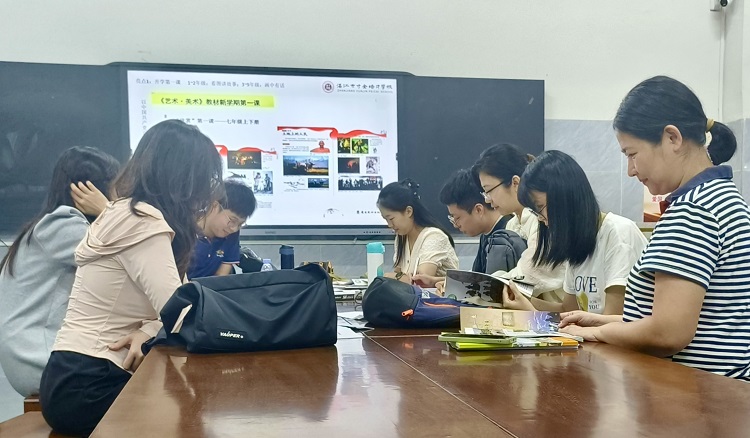 图5：初中部教师对新教材学生美术用具问题进行探讨.jpg