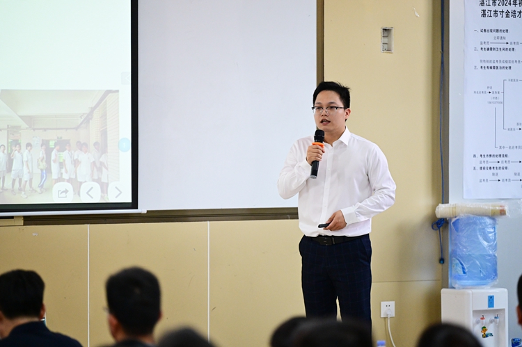 1732156598284511.jpg 图11:李镜老师.JPG