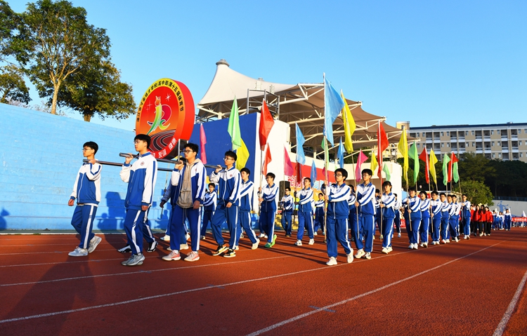 图4：彩旗队.jpg