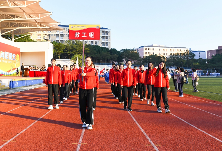 图5：教工代表队.jpg