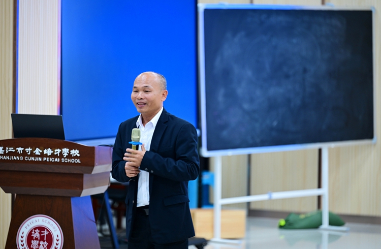 04梁张军副校长总结发言.JPG
