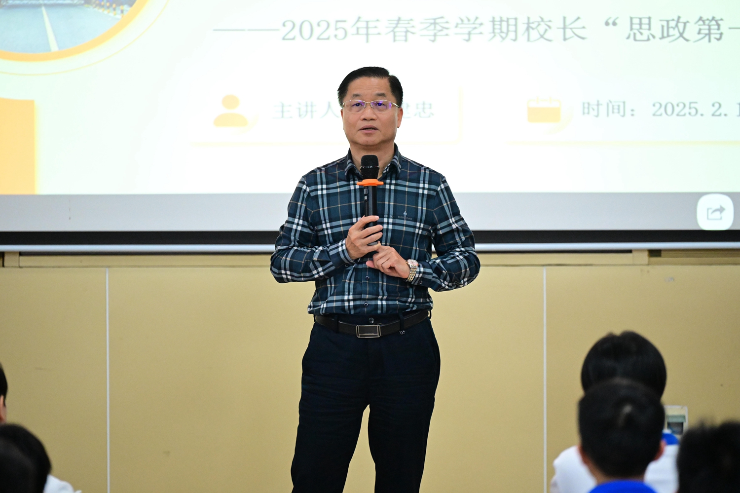 05 郑校长寄语学生.jpg
