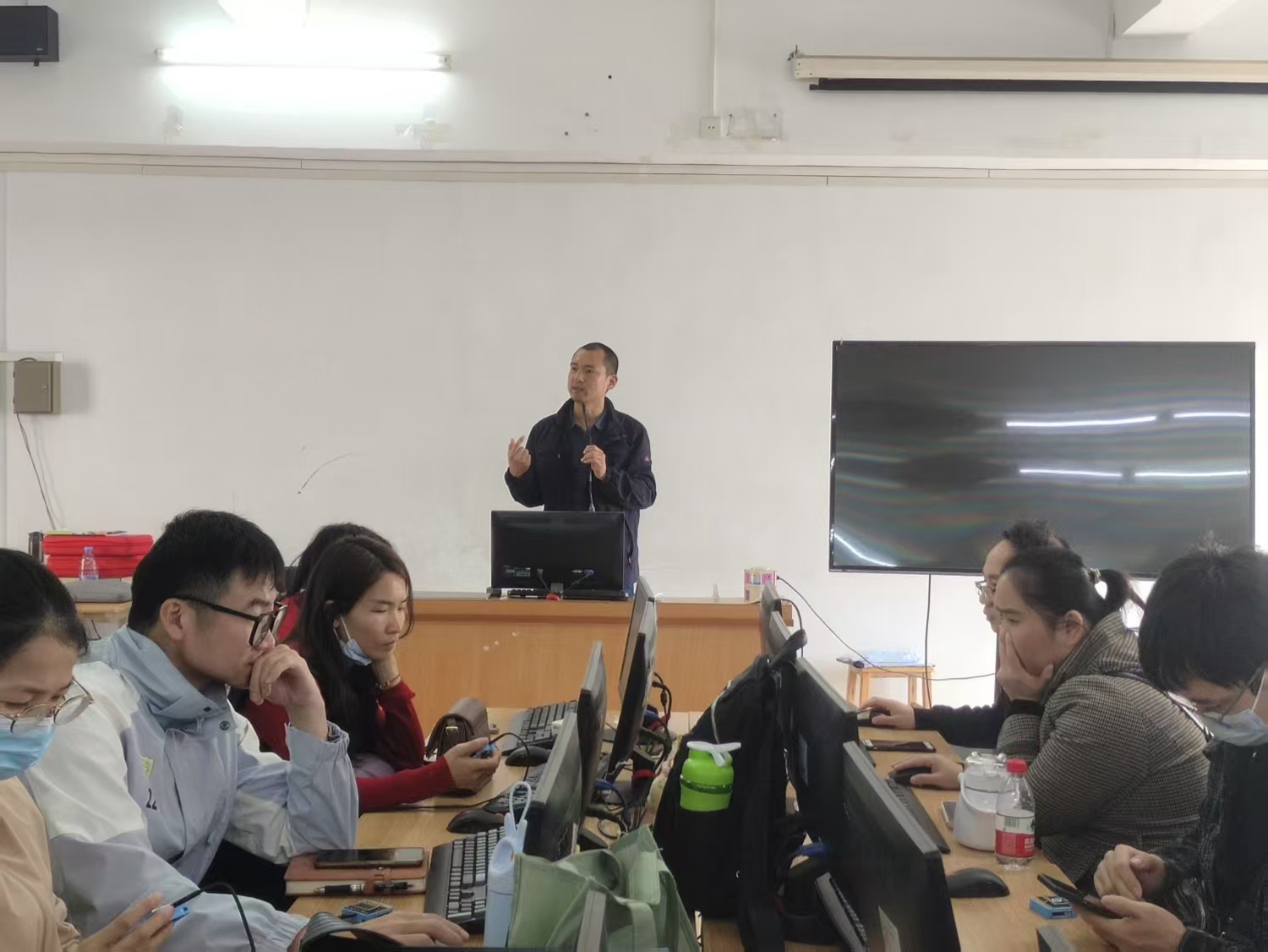6.1中山市第一中学陈卫军老师授课.jpg