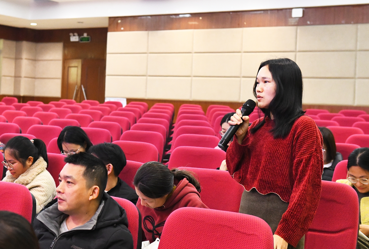 图四 高一年级班主任刘静梅老师分享自己实际工作的感受.JPG