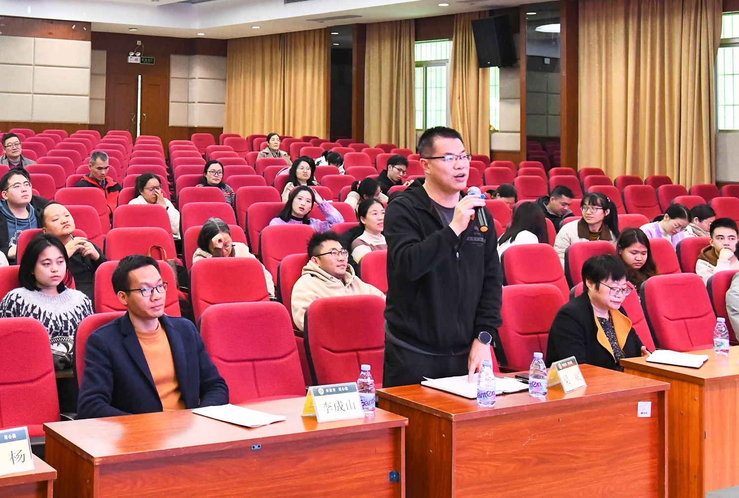 图十 德育处梁斌主任分享自己在实际工作中的感受.JPG