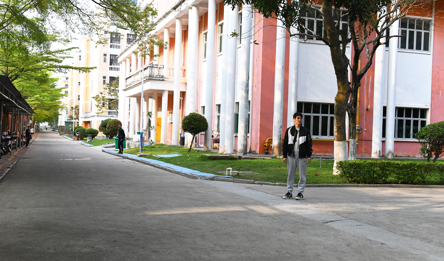 图3：疏导人员提前到位.jpg