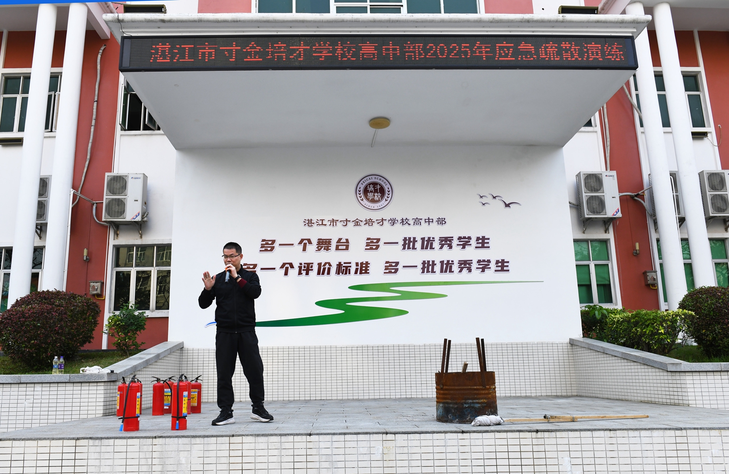 图8：梁斌主任强调注意事项.jpg