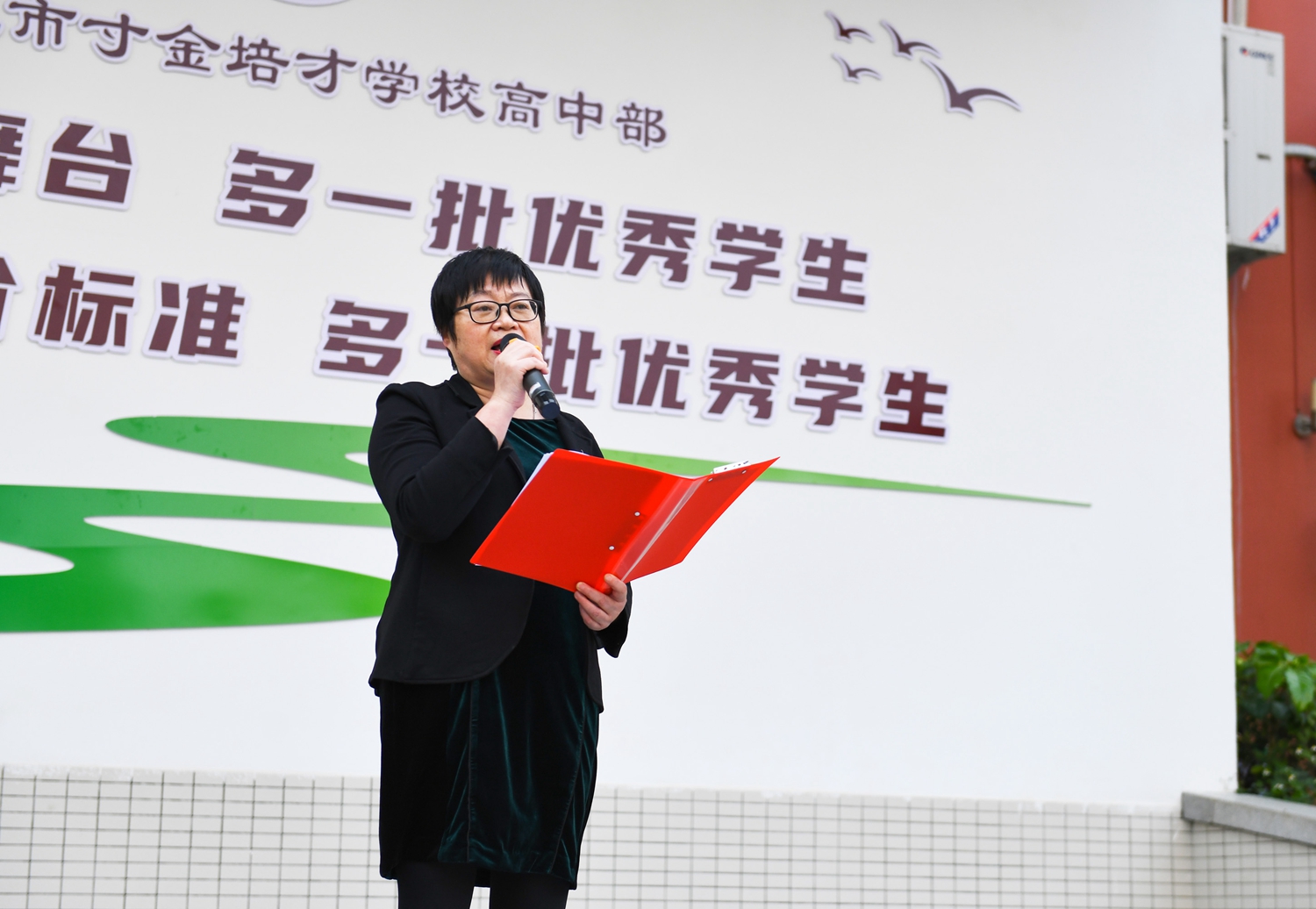 图13：彭丽娥副校长点评总结.jpg