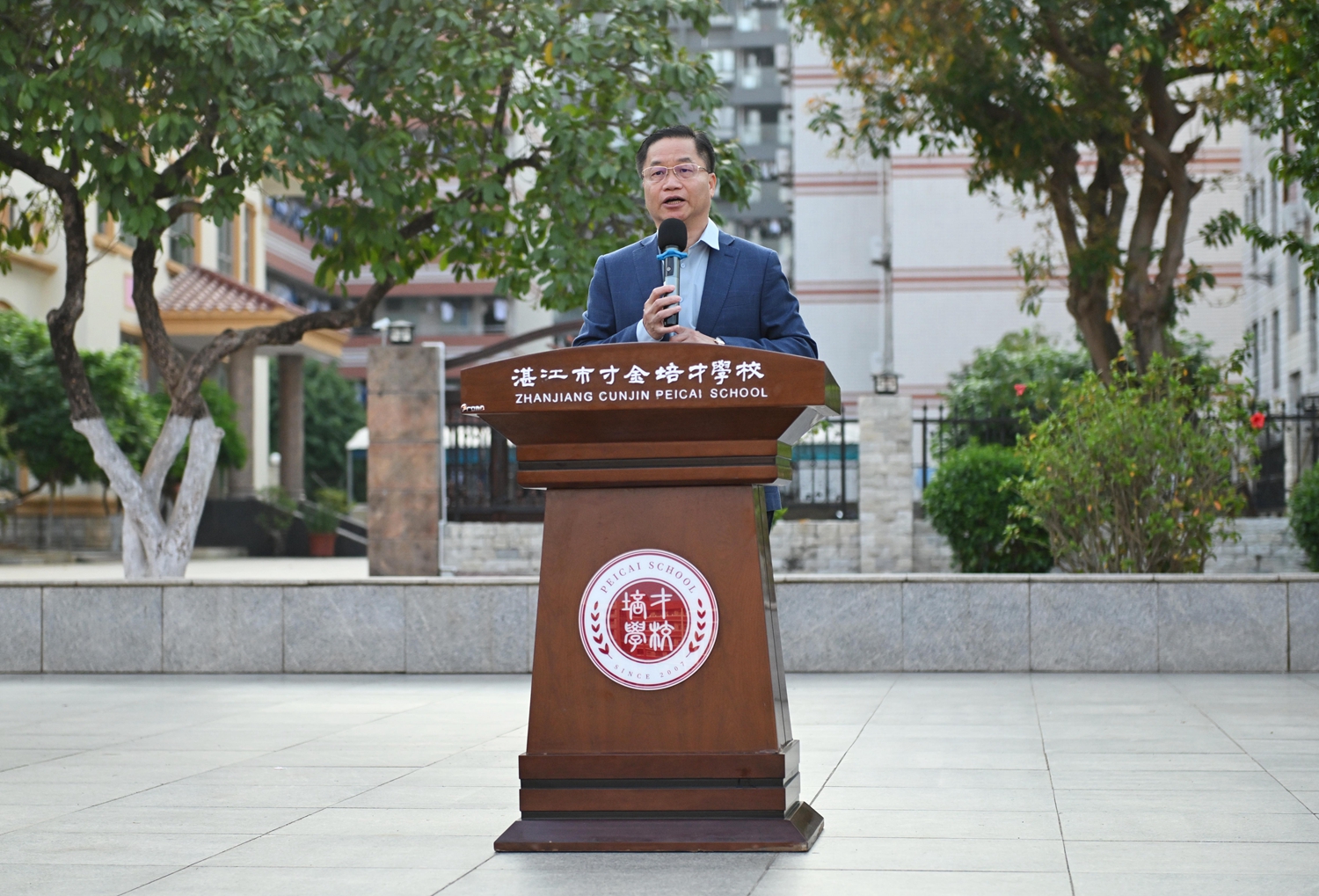 14 郑建忠校长深情寄语.JPG