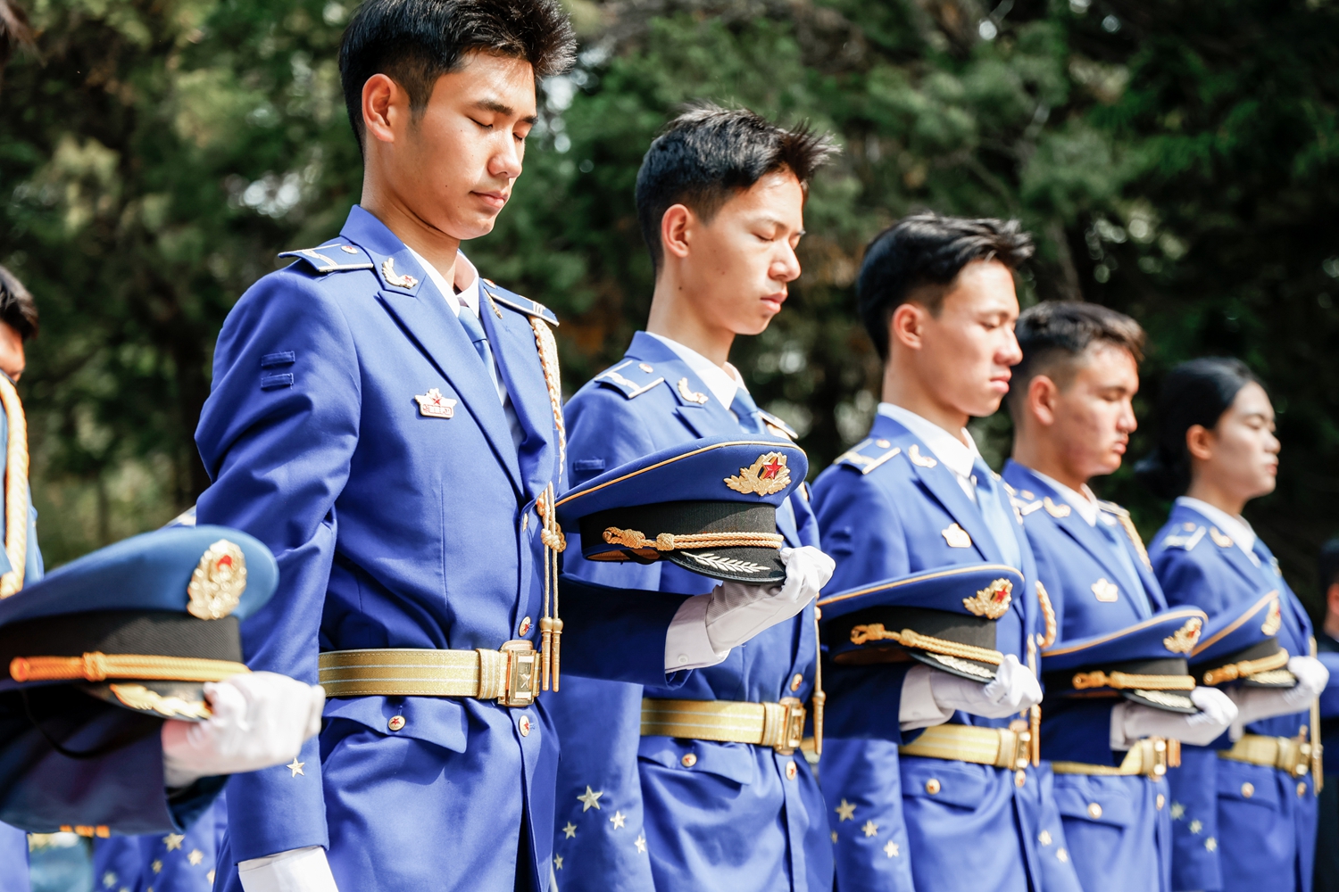 图12：默哀致敬.jpg