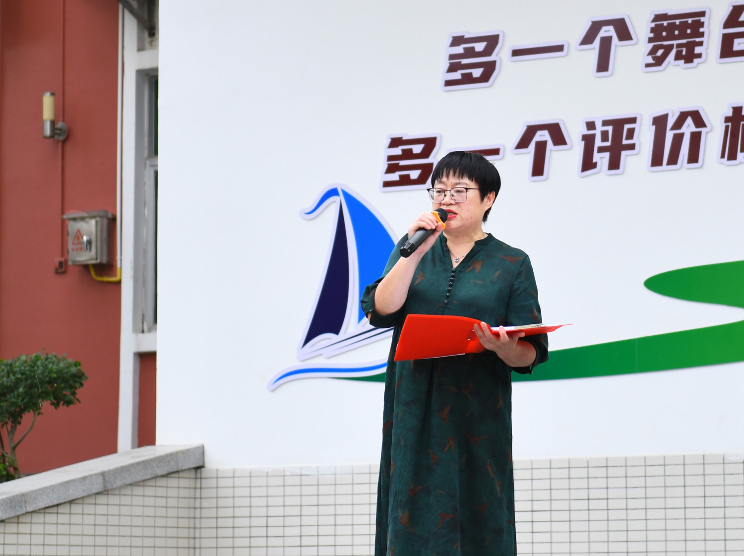 图12：彭丽娥副校长点评总结.jpg