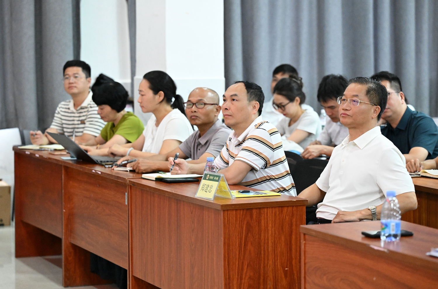 2.学校领导出席活动.JPG