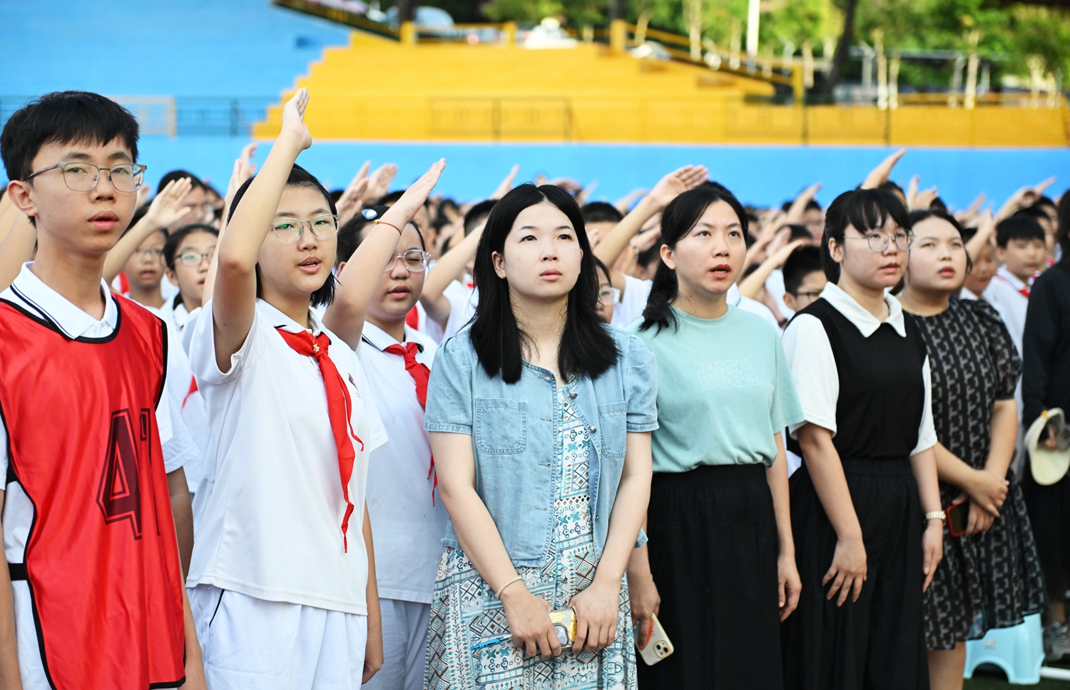 03 迎国旗、升国旗、唱国歌2.JPG
