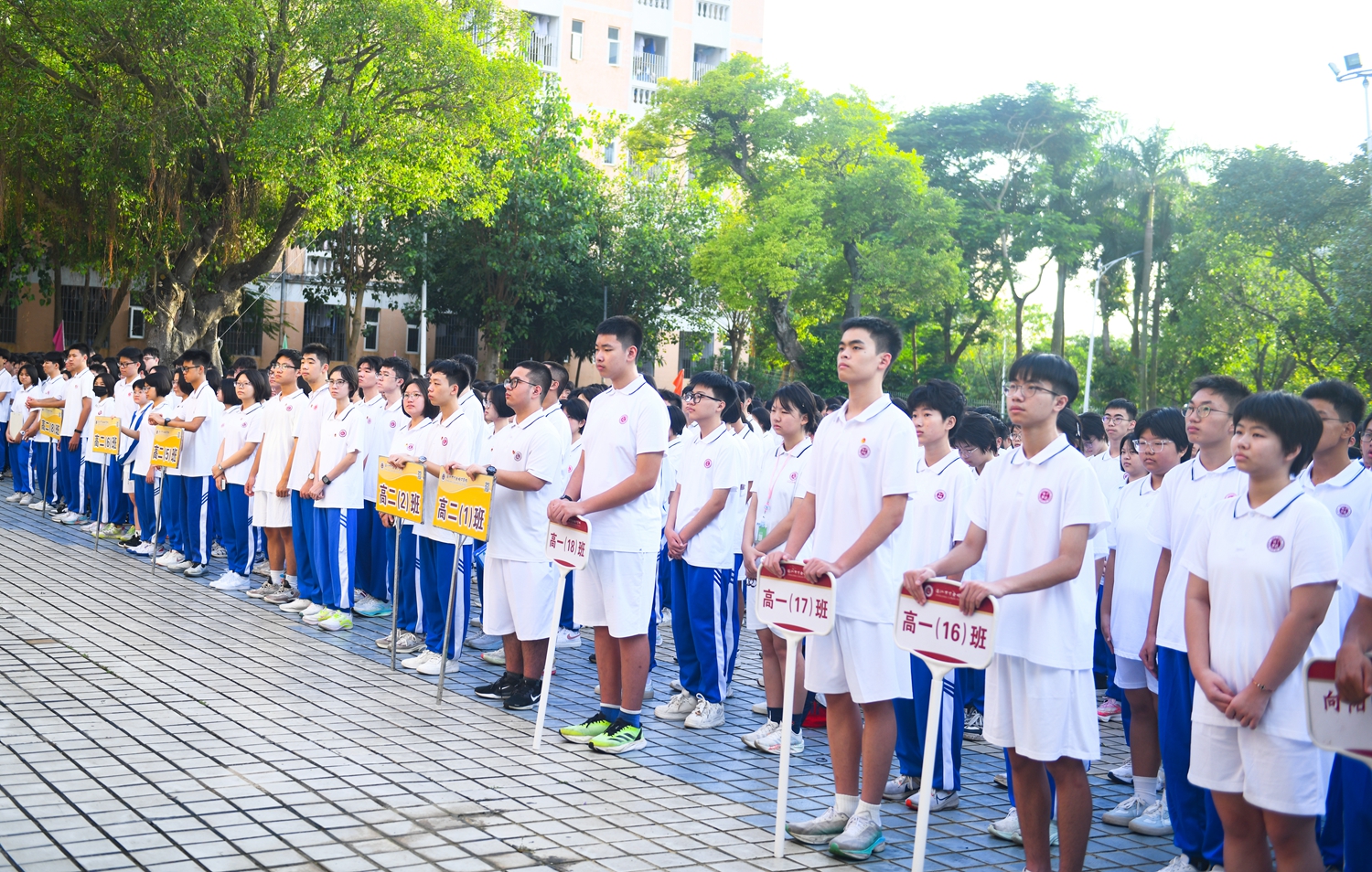 图8：同学们认真听讲.JPG