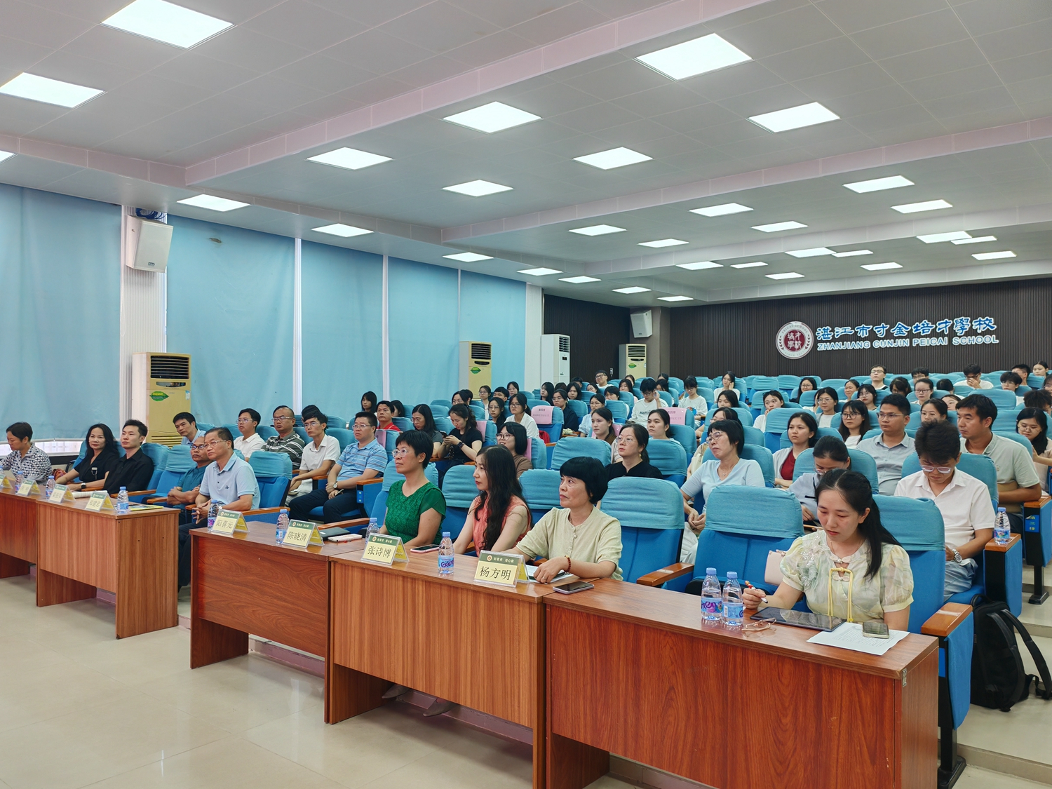 1.会议现场.jpg