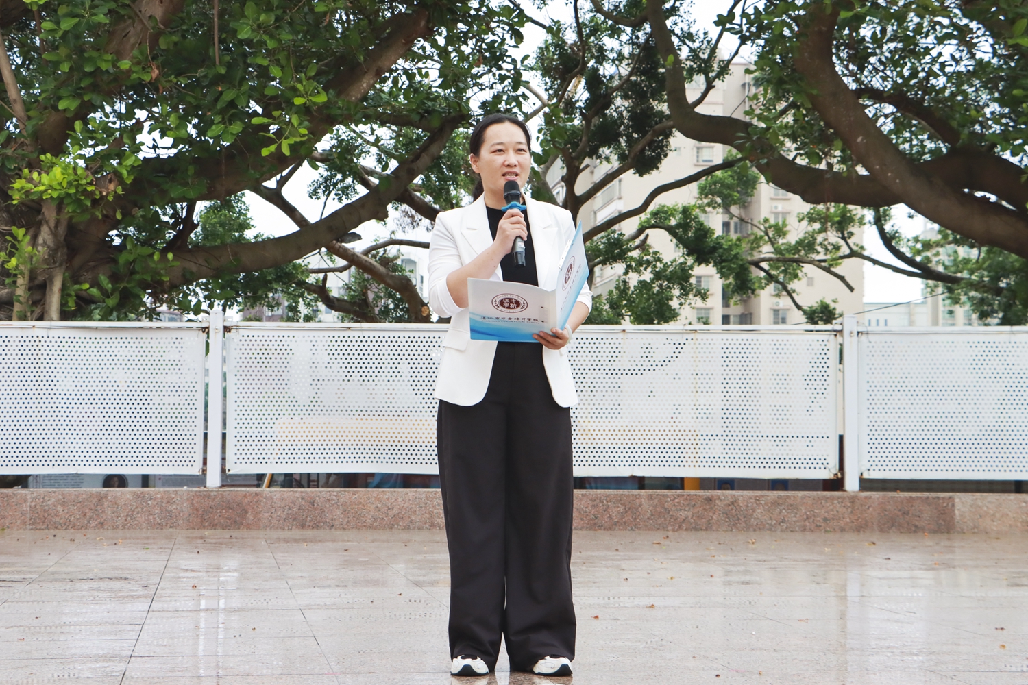 1762913576497017.jpg 图3:小学部李雪迎副校长致辞.jpg