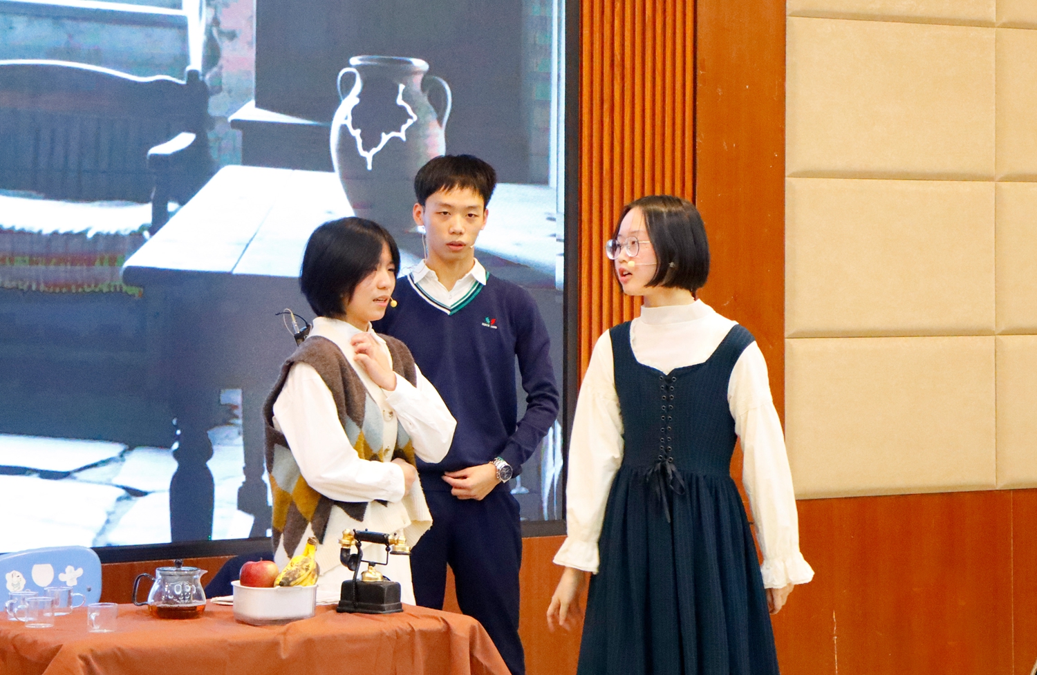 1764835105781226.jpg 图8:《变形记》表演精彩瞬间.jpg