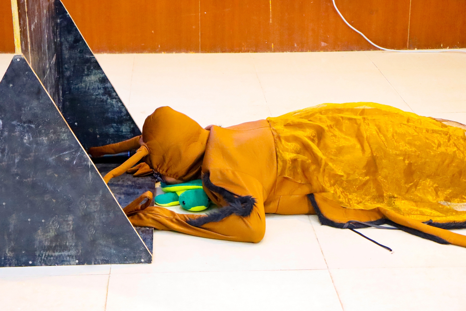 1764835113363463.jpg 图9:《变形记》表演精彩瞬间.jpg