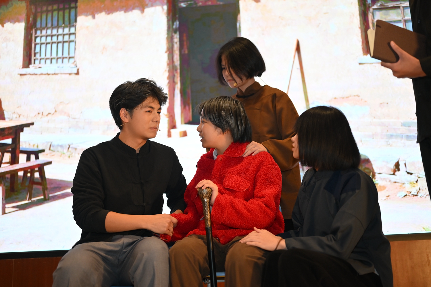 1764835157615516.jpg 图11《焦裕禄——风沙中的赤子》表演精彩瞬间.JPG