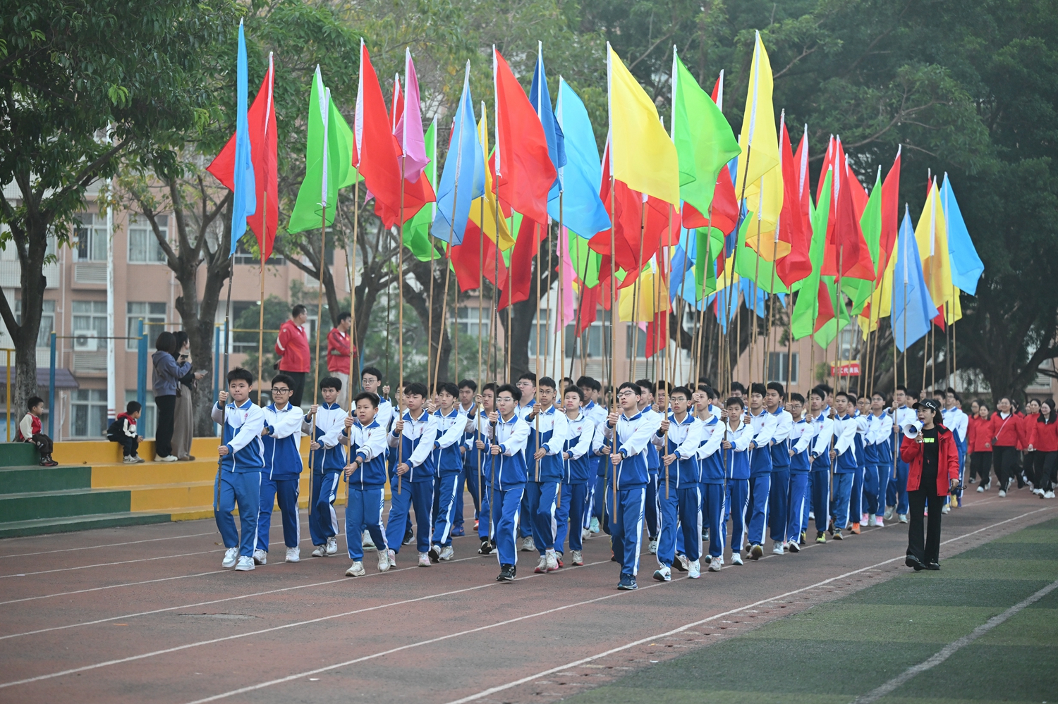 1765847047160130.jpg 06 彩旗队.JPG